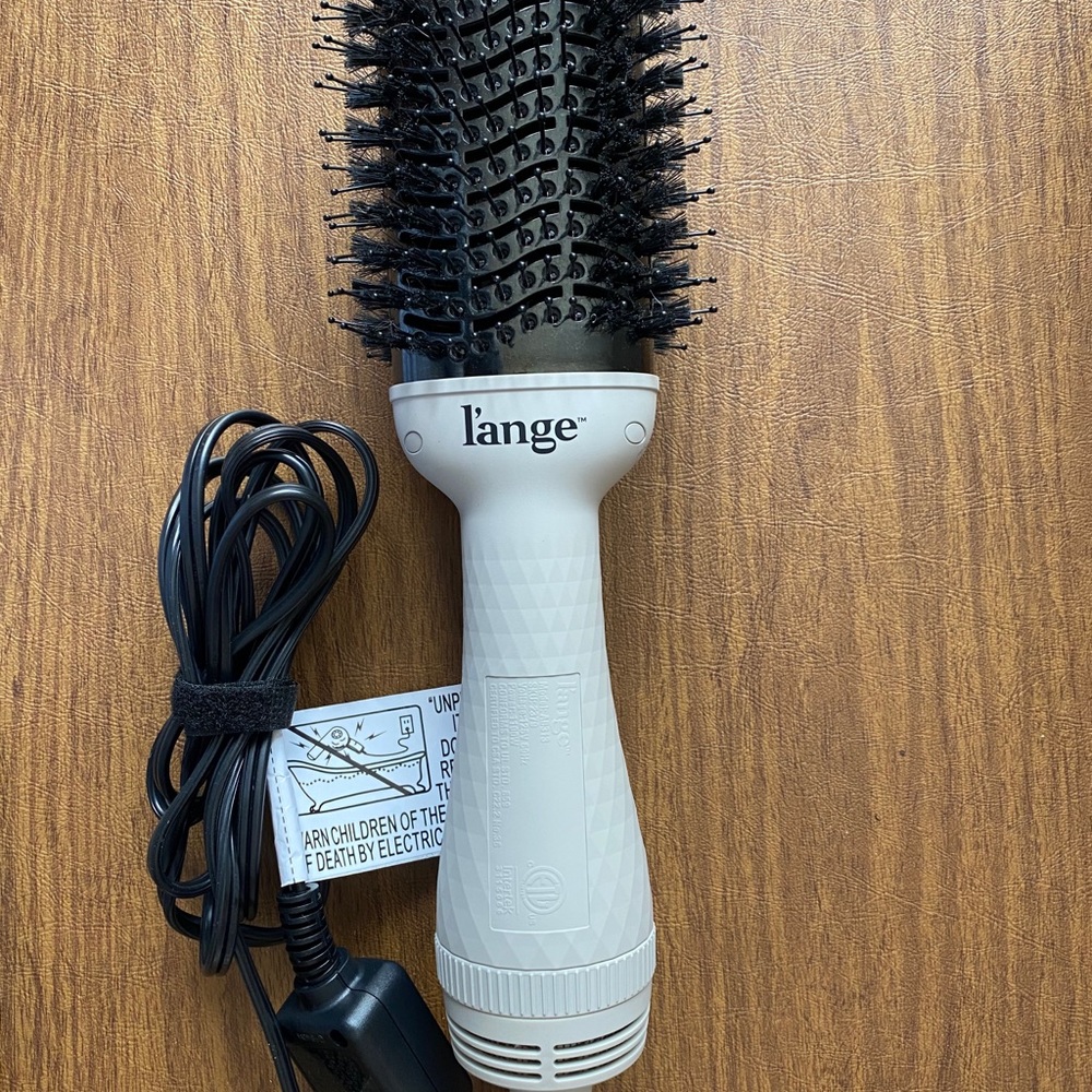 Le Volume Volumizing Brush